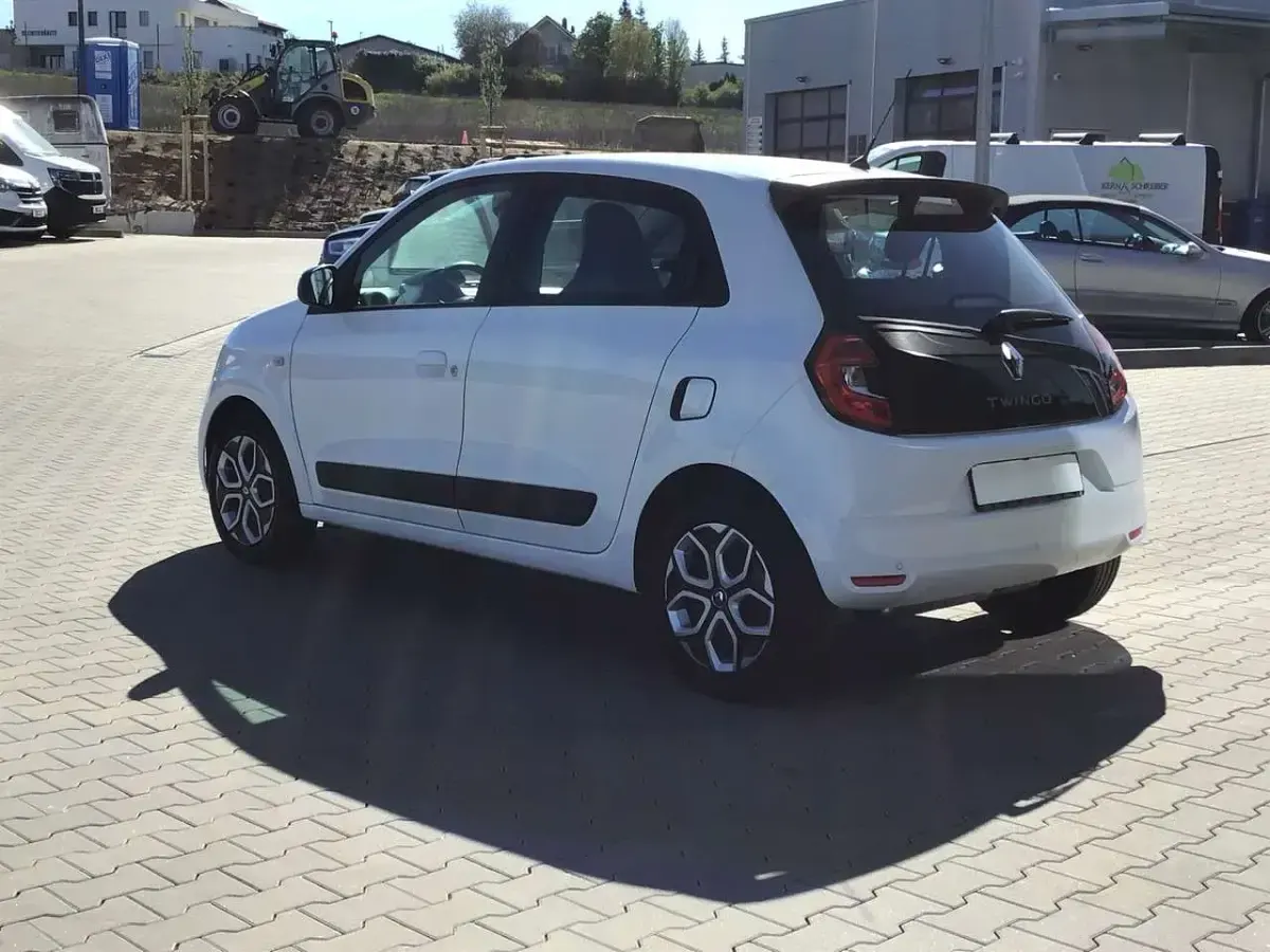 Używany Renault Twingo Equilibre 85 KM (62 kW) 2023 Biały Hatchback