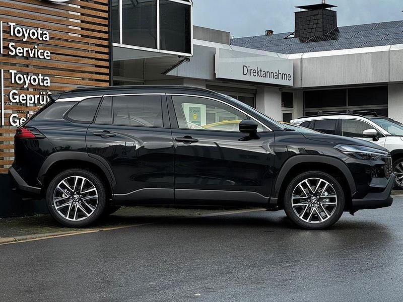 Neu Toyota Corolla Cross 178 PS (130 kW) 2025 Schwarz SUV
