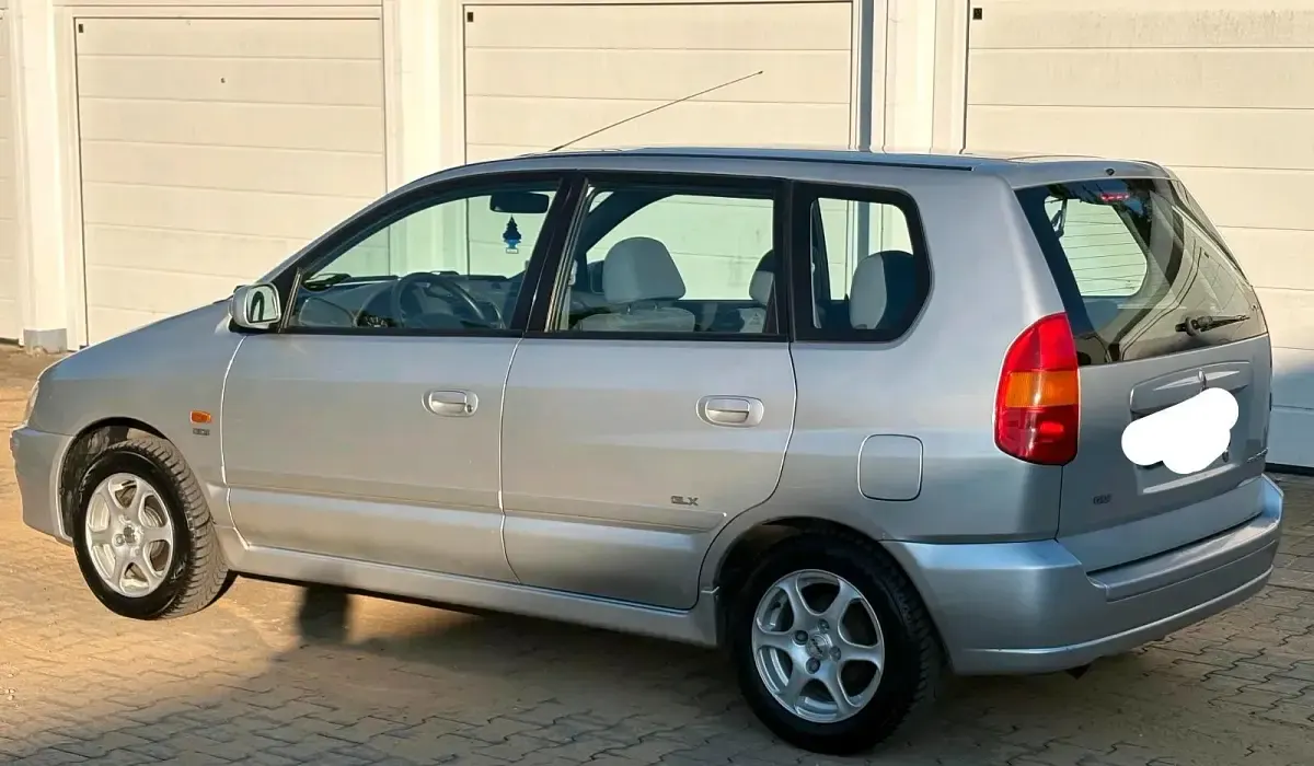 Gebraucht Mitsubishi Space Star 122 PS (89 kW) 2000 Silber Van / Kleinbus