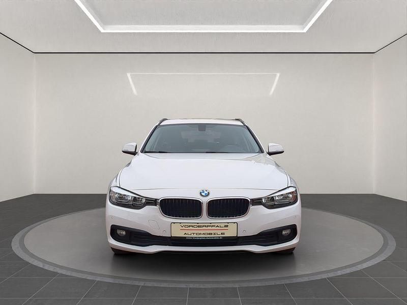 Gebraucht BMW 318 Advantage 150 PS (110 kW) 2017 Weiß Kombi