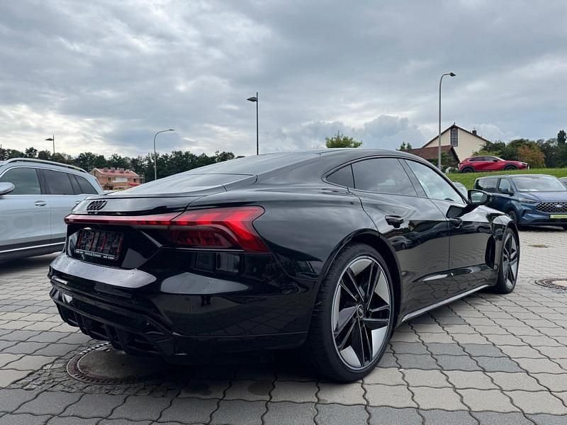 Gebraucht Audi e-tron Basis 439 kW (598 PS) 2022 Schwarz SUV