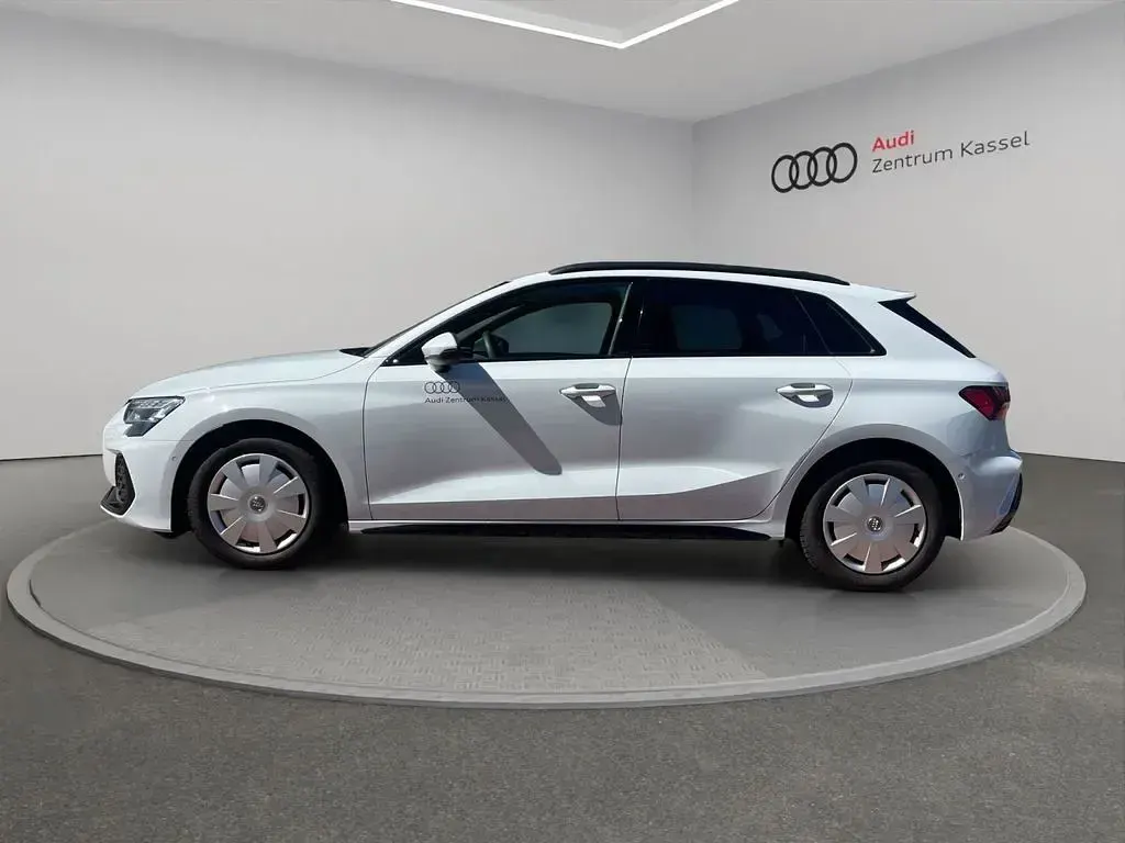 Używany Audi A3 S-Line 116 KM (85 kW) 2025 Biały Sedan/Limuzyna