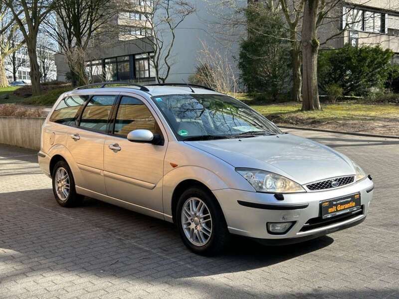 Gebraucht Ford Focus Ghia 131 PS (96 kW) 2002 Silber Kombi