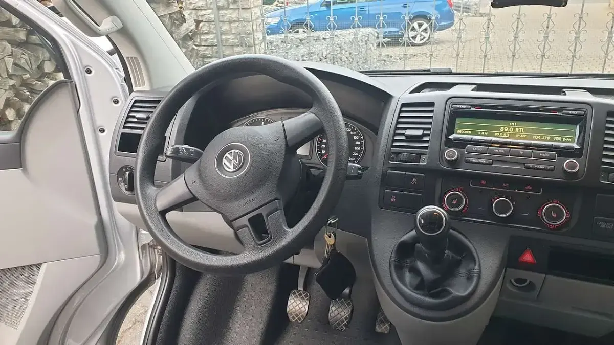 Gebraucht VW T5 140 PS (102 kW) 2015 Silber Van