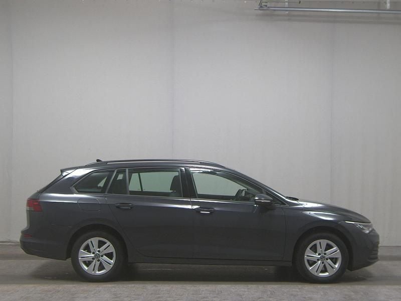 Gebraucht VW Golf VIII Life 150 PS (110 kW) 2021 Uranograu Kombi