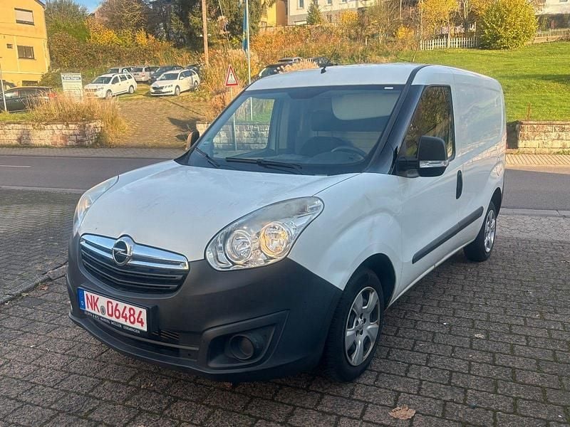 Weiß Gebraucht 2015 Opel Combo Van / Kleinbus | 5.890 € (Fairer Preis) - Bild 1/4