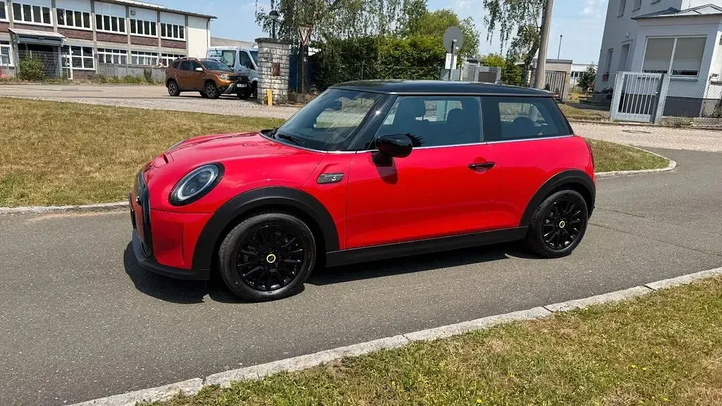 Gebraucht Mini Cooper SE Classic 135 kW (184 PS) 2023 Rot Kleinwagen