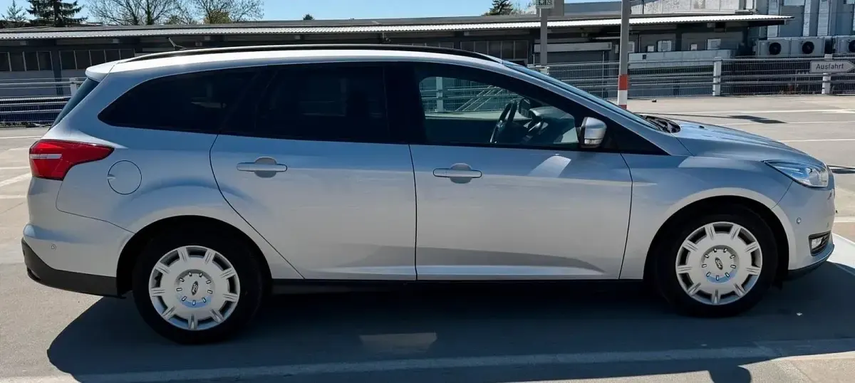 Gebraucht Ford Focus 125 PS (91 kW) 2016 Grau Kombi