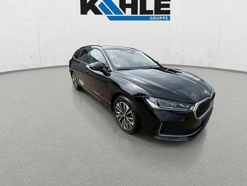 Gebraucht Skoda Superb Selection 204 PS (150 kW) 2025 Onyxschwarz metallic Kombi