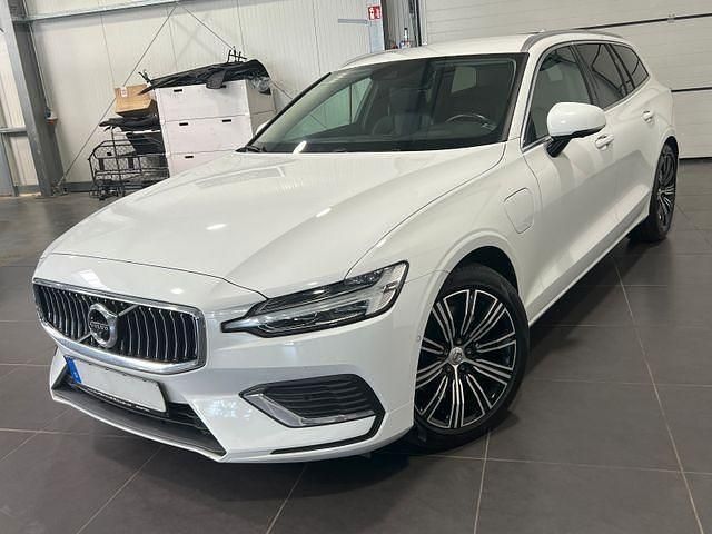 Weiß Gebraucht 2020 Volvo V60 Kombi | 24.995 € (Fairer Preis) - Bild 1/4