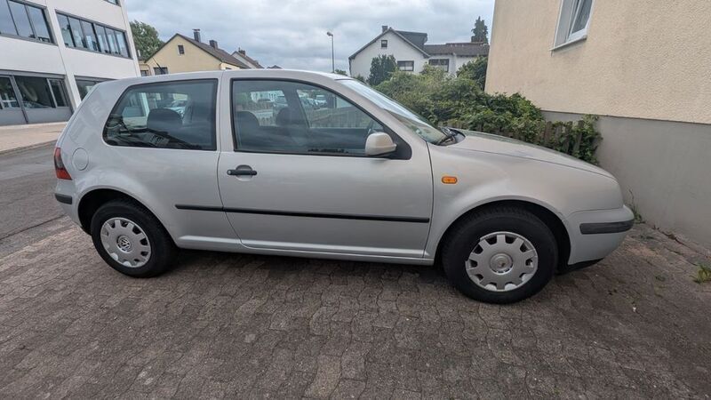 Silber Gebraucht 1999 VW Golf IV Kleinwagen | 1.400 € (Guter Preis) - Bild 1/4
