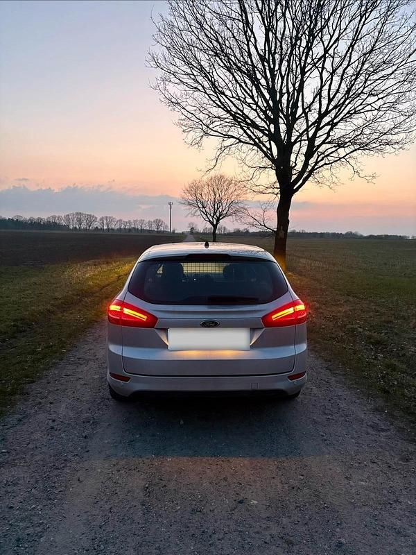 Gebraucht Ford Mondeo 140 PS (102 kW) 2012 Silber Kombi