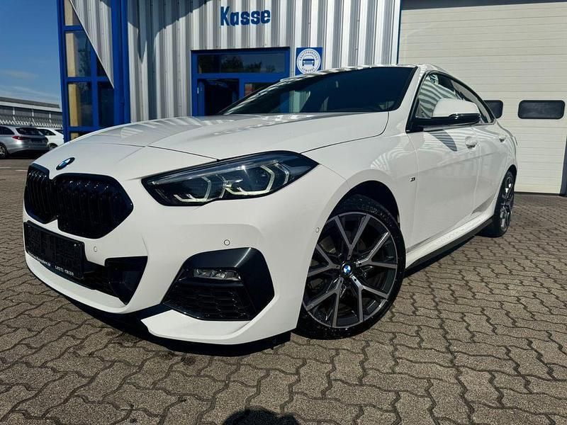 Weiß Gebraucht 2024 BMW 218 M Sport Limousine | 28.900 € (Guter Preis) - Bild 1/4