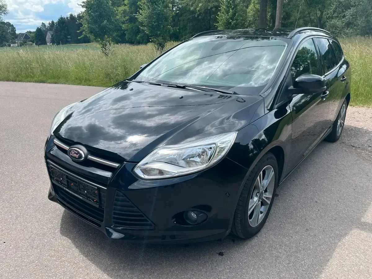 Gebraucht Ford Focus 125 PS (91 kW) 2014 Schwarz Kombi