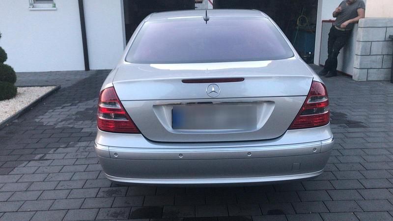 Gebraucht Mercedes E500 306 PS (225 kW) 2002 Silber Limousine