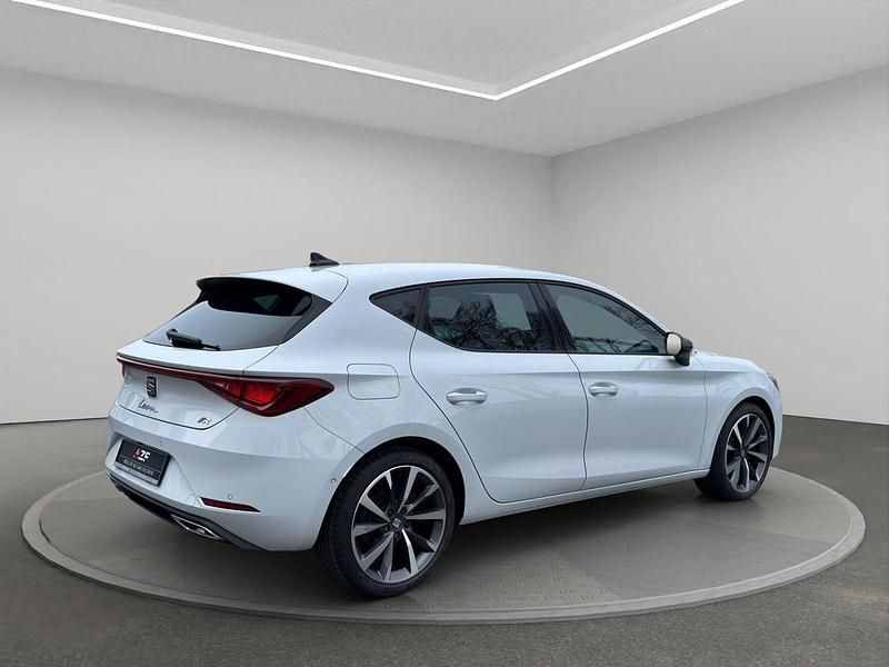 Second-hand Seat Leon FR 131 CP (96 kW) 2024 Alb Berlinǎ