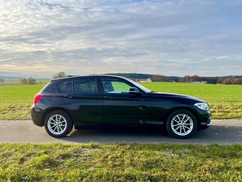 Schwarz Gebraucht 2017 BMW 118 Kleinwagen | 16.900 € (Fairer Preis) - Bild 1/4