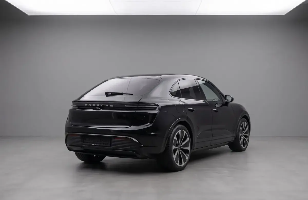 Gebraucht Porsche Macan Turbo 469 kW (639 PS) 2024 Schwarz SUV