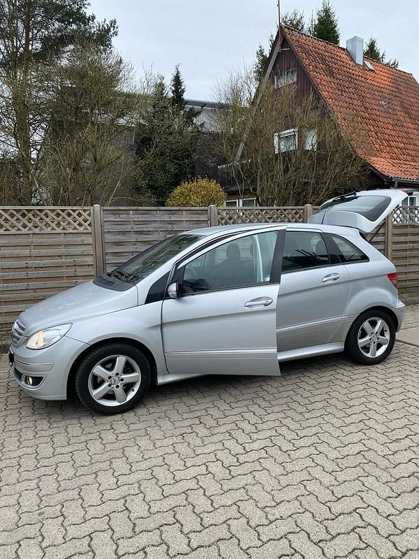 Gebraucht Mercedes B170 116 PS (85 kW) 2006 Silber Van / Kleinbus