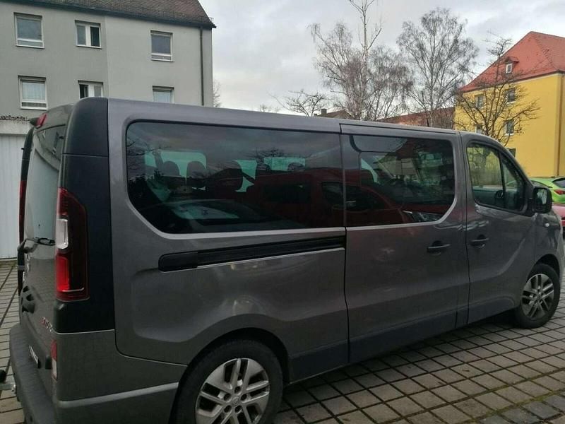 Gebraucht Opel Vivaro S 145 PS (106 kW) 2016 Grau Van / Kleinbus