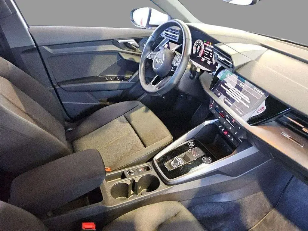 Gebraucht Audi A3 S-Line 110 PS (80 kW) 2024 Weiß Limousine