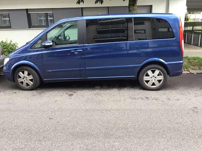 Blau Gebraucht 2005 Mercedes Viano Van / Kleinbus | 6.999 € (Guter Preis) - Bild 1/4
