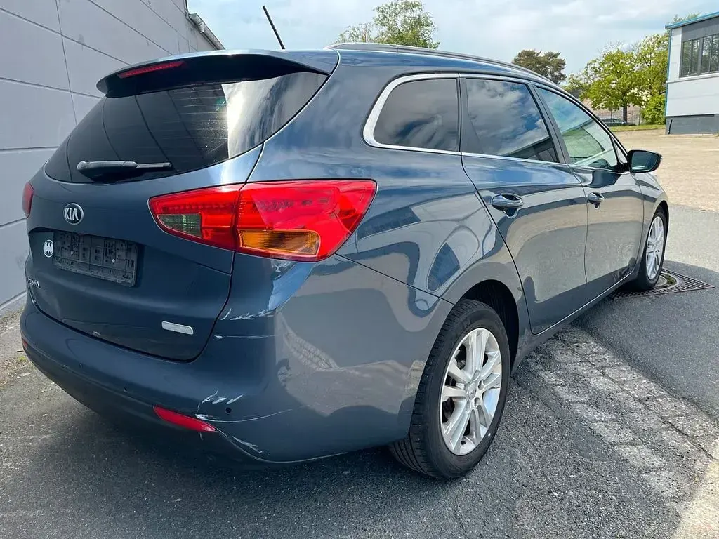 Gebraucht Kia Ceed 128 PS (94 kW) 2014 Blau Kleinwagen