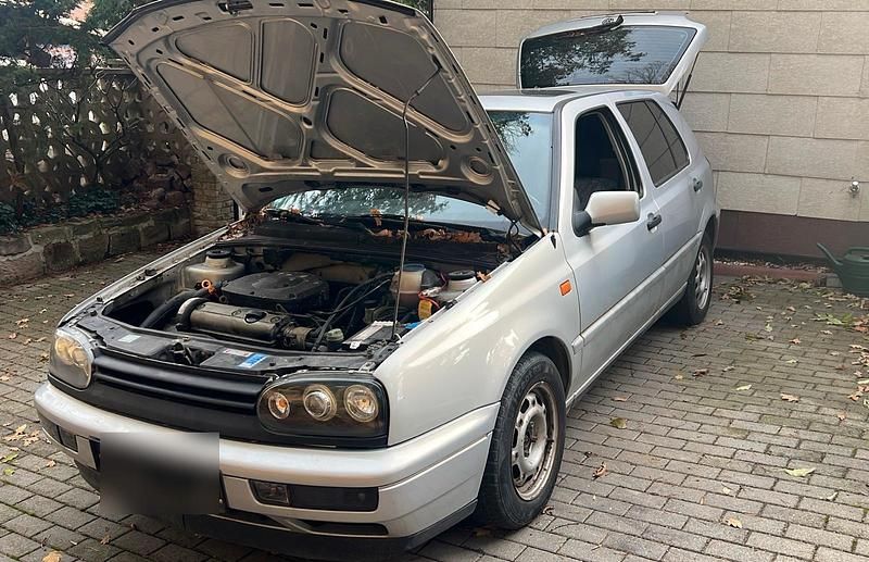 Grau Gebraucht 1998 VW Golf IV Limousine | 700 € (Superpreis) - Bild 1/3