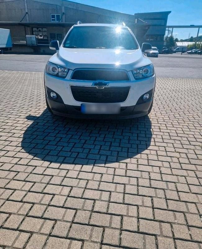 Weiß Gebraucht 2013 Chevrolet Captiva SUV | 10.499 € (Etwas zu teuer) - Bild 1/4