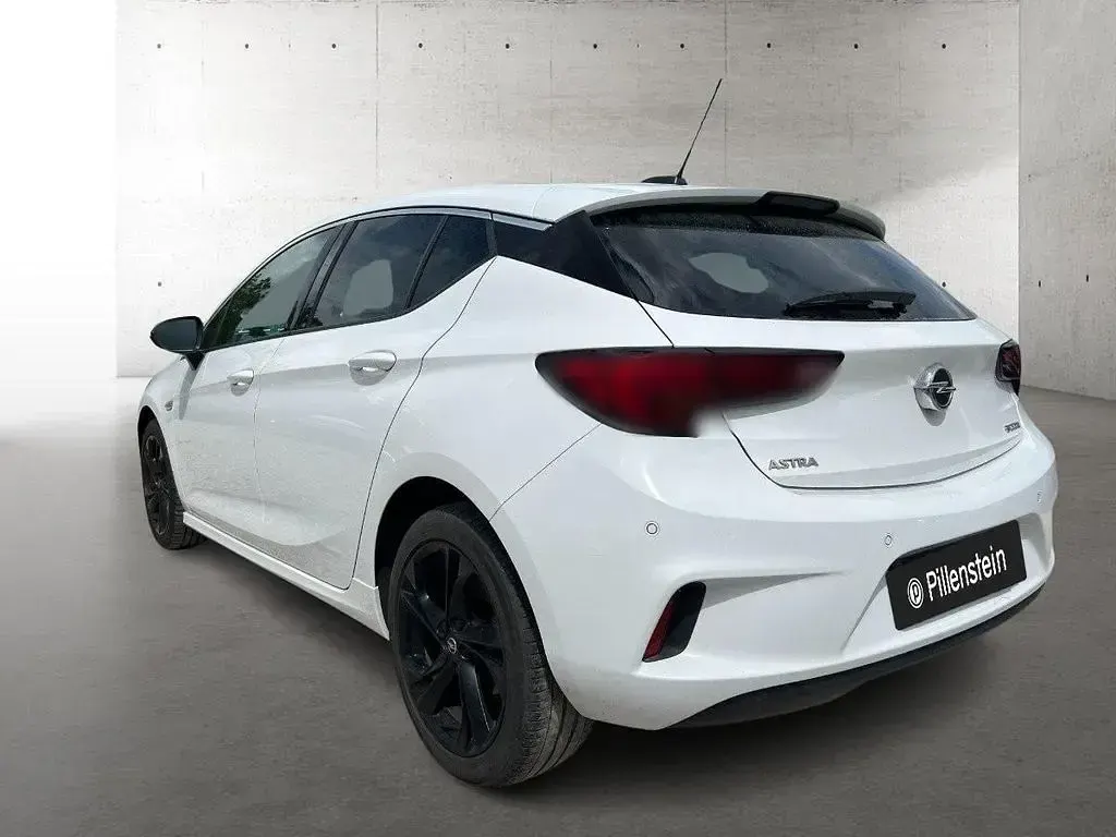 Gebraucht Opel Astra 105 PS (77 kW) 2017 Weiß Limousine