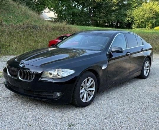 Schwarz Gebraucht 2012 BMW 520 Limousine | 10.999 € (Guter Preis) - Bild 1/4