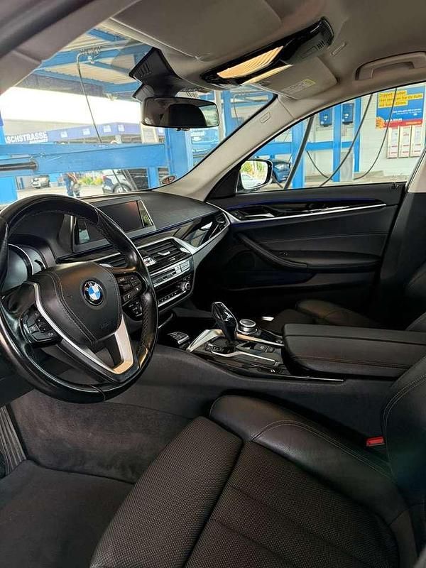 Gebraucht 2018 BMW 520 Sport Line Kombi | 18.300 € (Fairer Preis) - Bild 1/4
