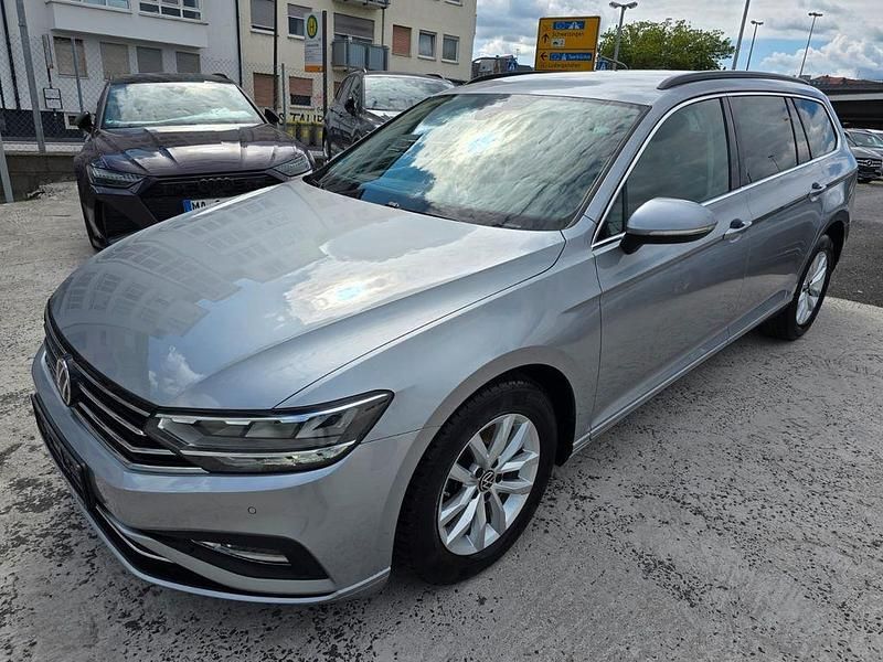 Silber Gebraucht 2021 VW Passat Business Kombi | 22.190 € (Guter Preis) - Bild 1/4