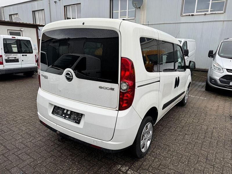 Gebraucht Opel Combo Edition 90 PS (66 kW) 2012 Weiß Van / Kleinbus