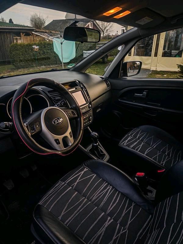 Gebraucht Kia Venga 128 PS (94 kW) 2015 Blau Kleinwagen