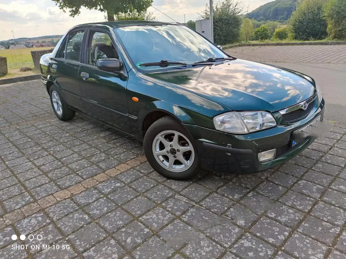 Gebraucht Mazda 323 88 PS (64 kW) 1998 Grün Limousine