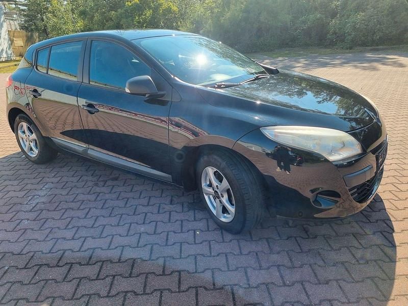 Gebraucht Renault Mégane 101 PS (74 kW) 2011 Schwarz Limousine