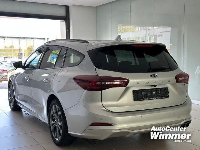 Gebraucht Ford Focus ST-Line 125 PS (91 kW) 2023 Moondust silver (silber) Kombi