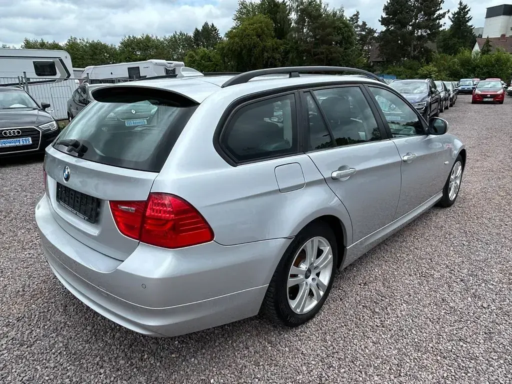 Gebraucht BMW 320 163 PS (119 kW) 2009 Silber Kombi