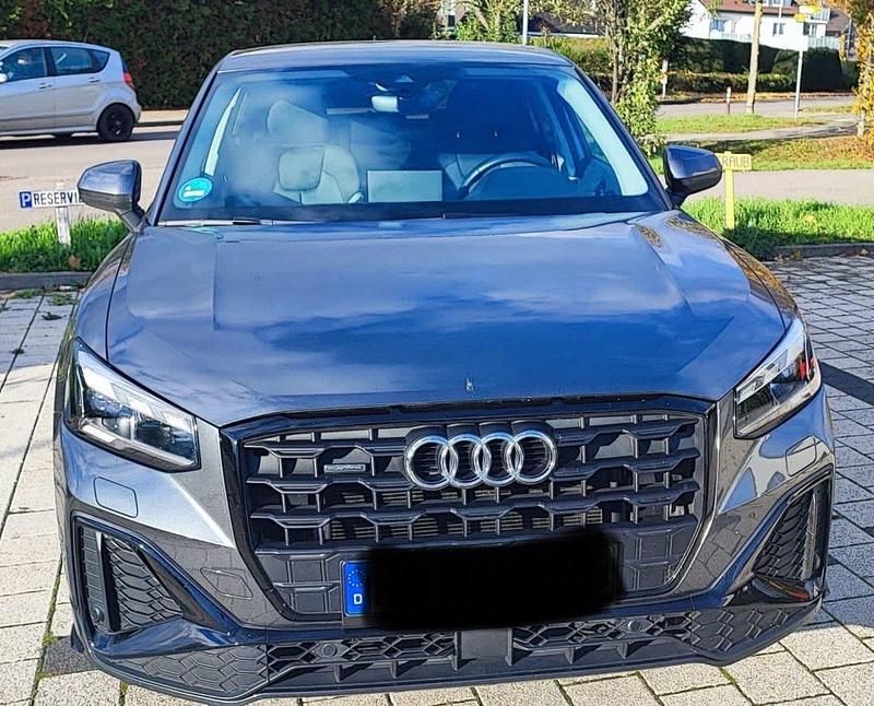 Grau Gebraucht 2021 Audi Q2 S-Line SUV | 32.000 € (Fairer Preis) - Bild 1/4