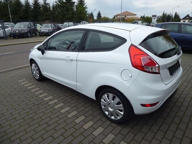 Gebraucht Ford Fiesta Trend 80 PS (58 kW) 2016 Weiß Kleinwagen
