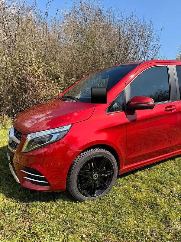 Gebraucht Mercedes V300 239 PS (175 kW) 2020 Rot Van / Kleinbus