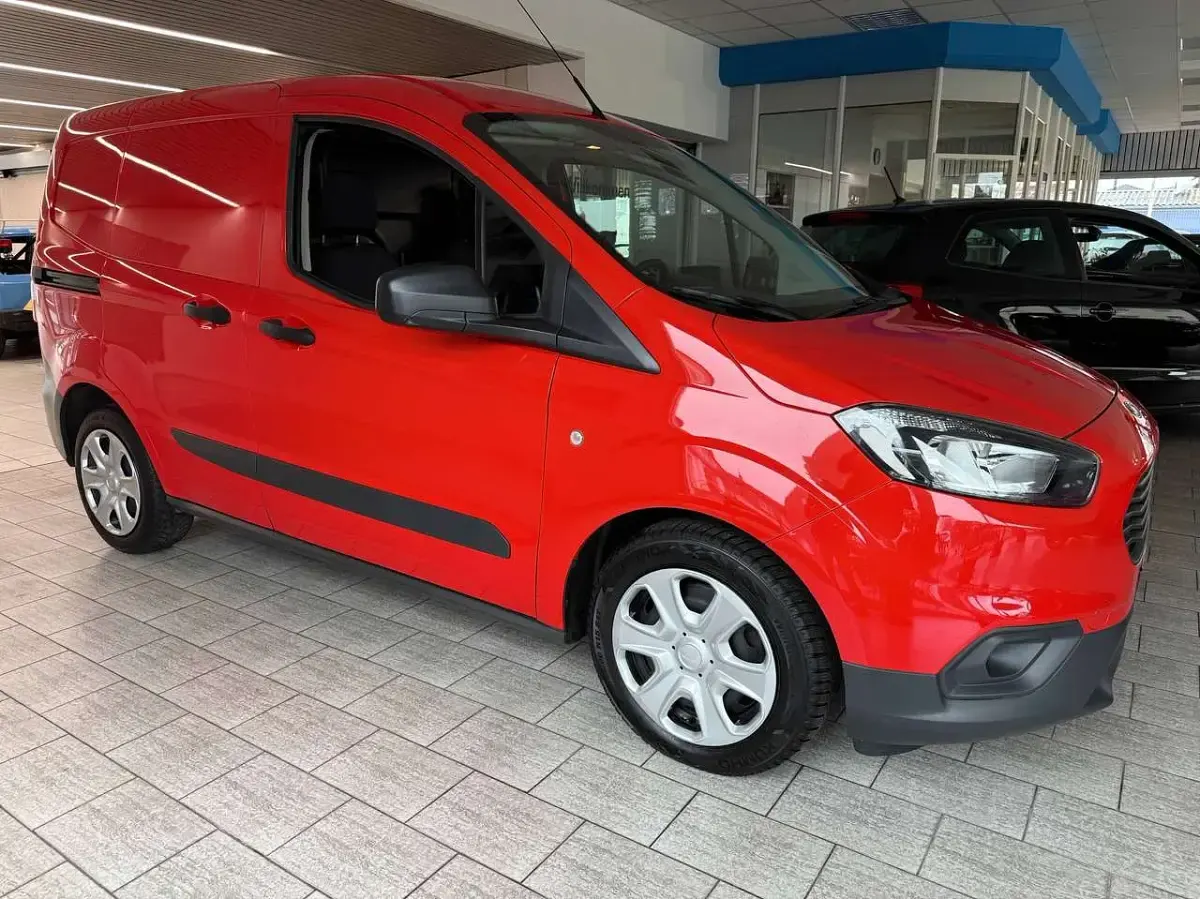 Gebraucht Ford Transit Trend 101 PS (74 kW) 2022 Race  red Van / Kleinbus