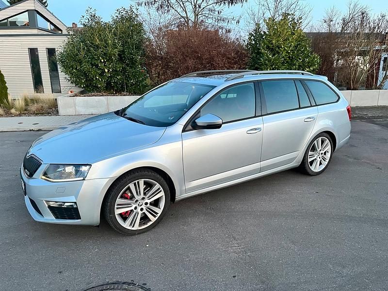 Silber Gebraucht 2015 Skoda Octavia RS Kombi | 10.950 € (Superpreis) - Bild 1/4