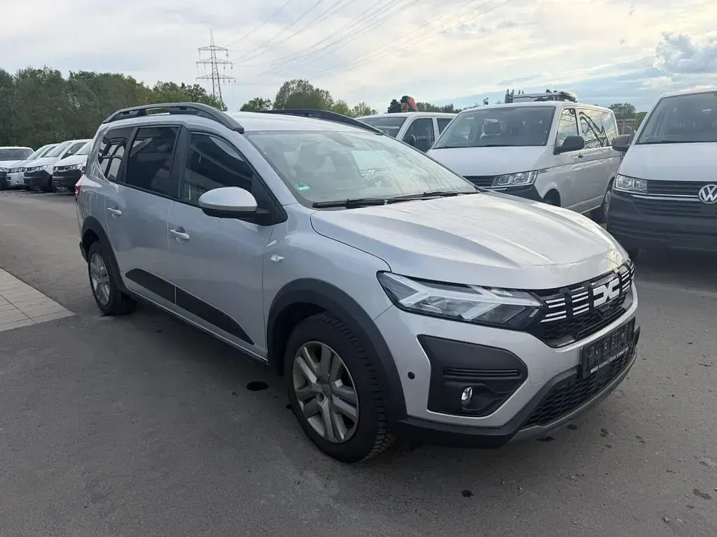 Gebraucht Dacia Jogger Expression 101 PS (74 kW) 2022 Silber Van / Kleinbus