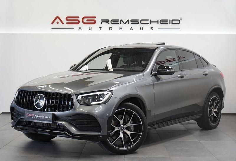 Grau Gebraucht 2021 Mercedes GLC300 AMG line SUV | 47.900 € (Teuer) - Bild 1/3