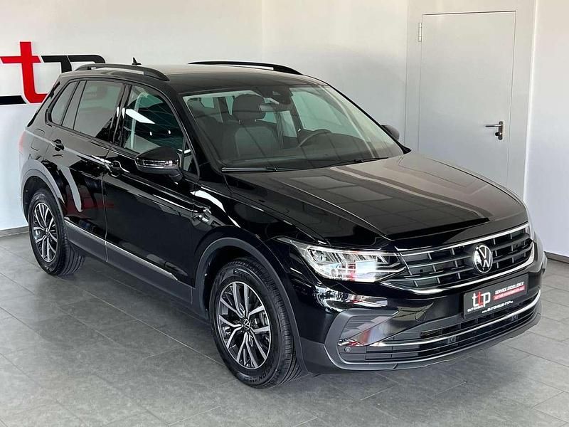 Gebraucht VW Tiguan Life 150 PS (110 kW) 2023 Deep black perleffekt SUV