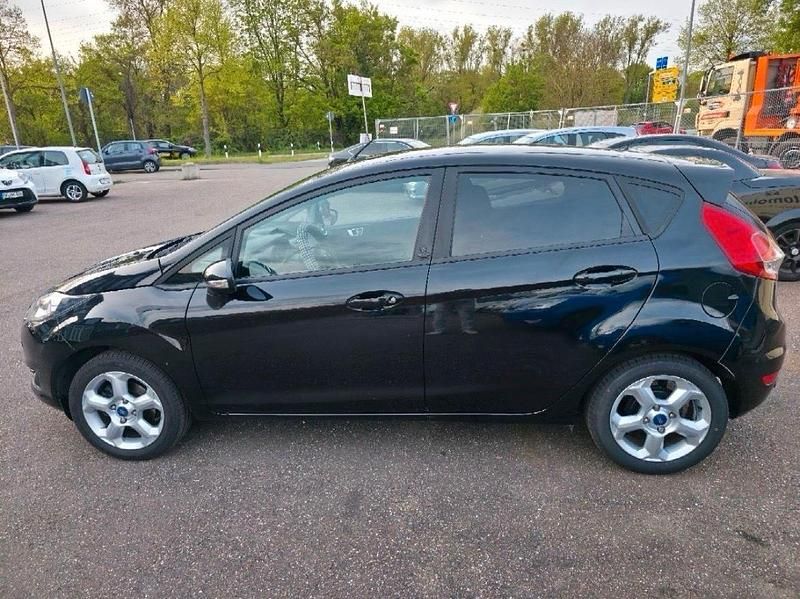 Używany Ford Fiesta 80 KM (58 kW) 2013 Czarny Hatchback