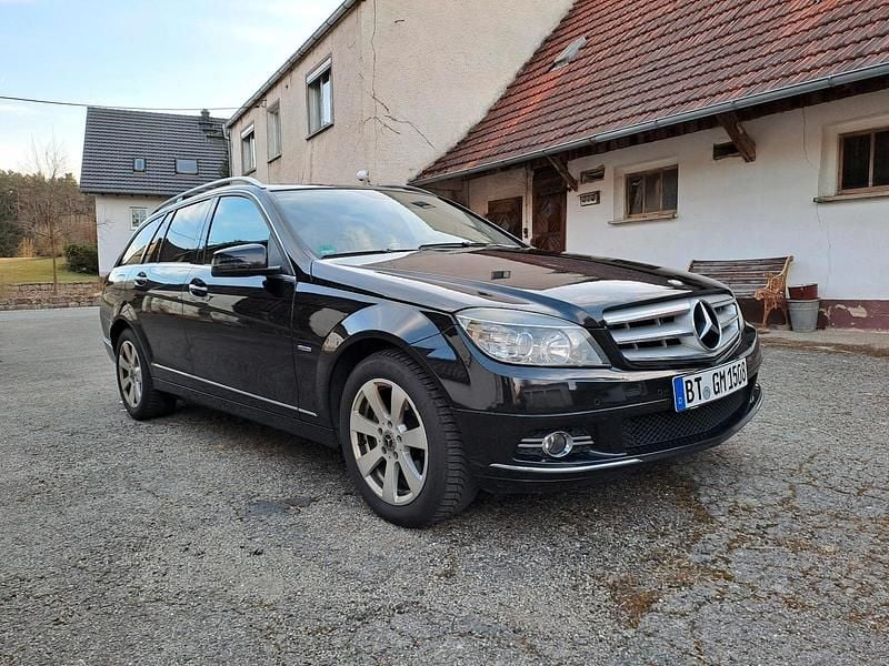 Schwarz Gebraucht 2010 Mercedes C220 Avantgarde Kombi | 4.111 € (Guter Preis) - Bild 1/4