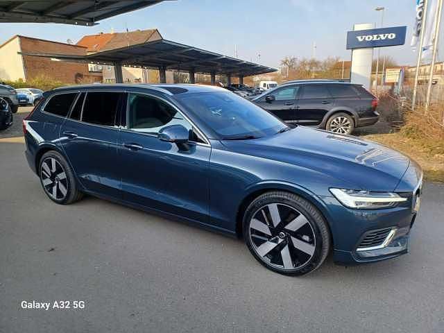 Gebraucht Volvo V60 Plus 398 PS (292 kW) 2024 Blau / denim blue Kombi